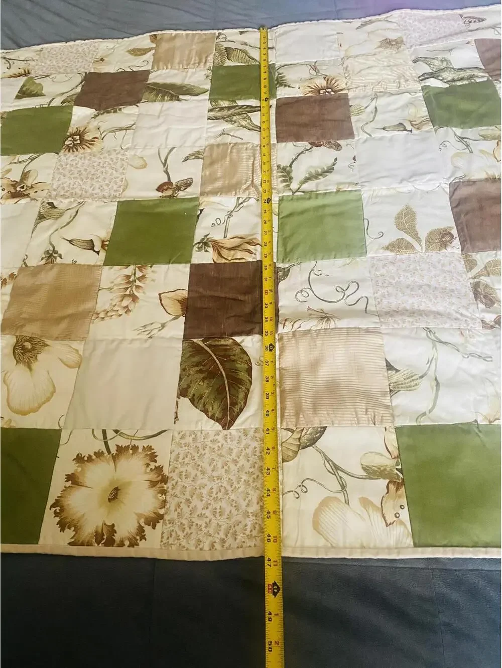 Patchwork Quilt Blanket with Floral and Leaf Patterns